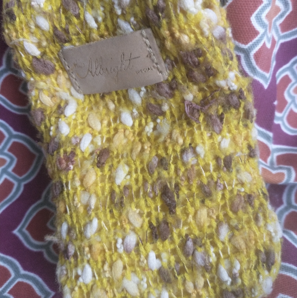 VINTAGE YELLOW KNITTED MISS ALBRIGHT SPECIALTY COIN PURSE